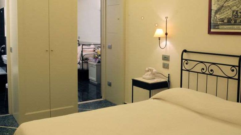 <b>Hotel Titano Suite</b>. Images powered by <a href="https://iceportal.shijigroup.com/" title="IcePortal" target="_blank">IcePortal</a>.