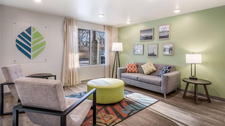 WoodSpring Suites Gurnee-North Chicago Lobby