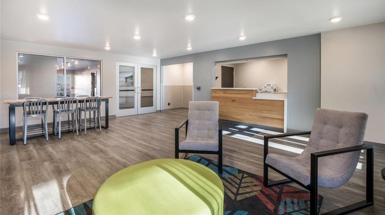 WoodSpring Suites Gurnee-North Chicago Lobby