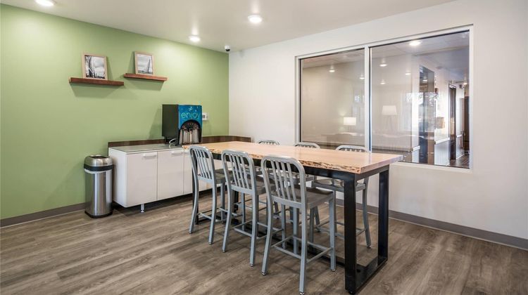 WoodSpring Suites Gurnee-North Chicago Lobby