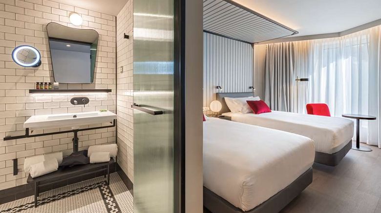 <b>Canopy by Hilton Madrid Castellana Room</b>. Images powered by <a href="https://iceportal.shijigroup.com/" title="IcePortal" target="_blank">IcePortal</a>.