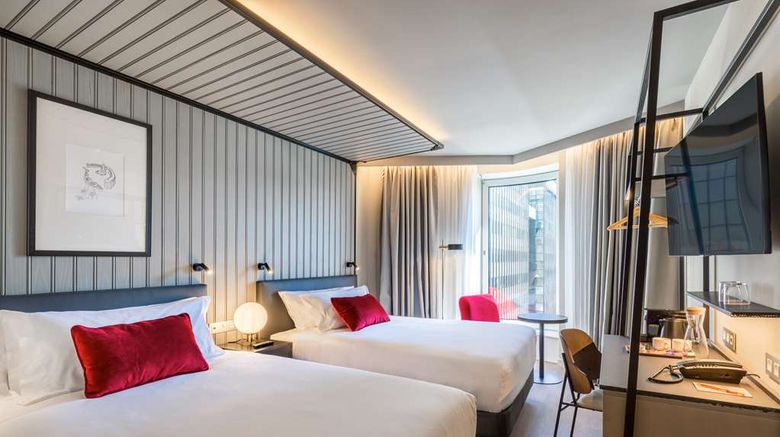 <b>Canopy by Hilton Madrid Castellana Room</b>. Images powered by <a href="https://iceportal.shijigroup.com/" title="IcePortal" target="_blank">IcePortal</a>.