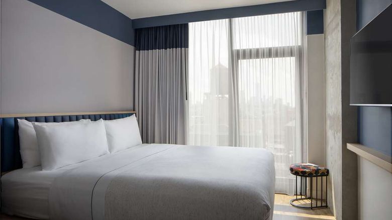 <b>Motto by Hilton New York City Chelsea Room</b>. Images powered by <a href="https://iceportal.shijigroup.com/" title="IcePortal" target="_blank">IcePortal</a>.