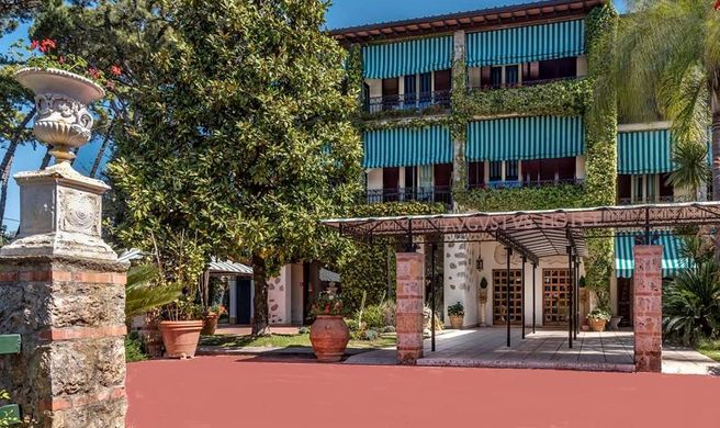 Augustus Hotel & Resort Exterior