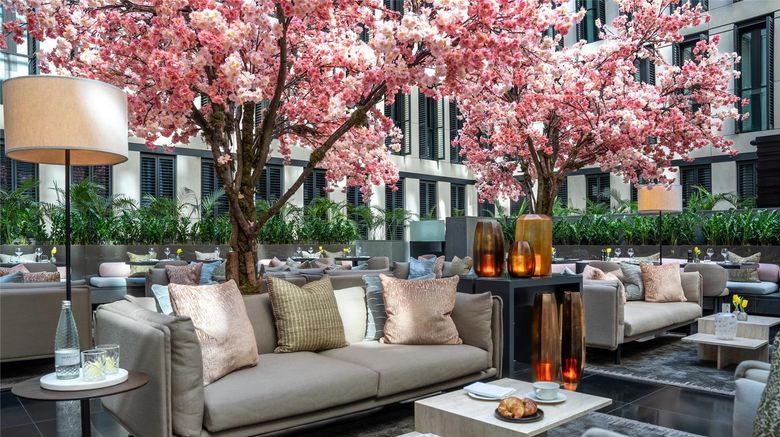 <b>Grosvenor House Suites Lobby</b>. Images powered by <a href="https://iceportal.shijigroup.com/" title="IcePortal" target="_blank">IcePortal</a>.