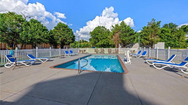 <b>Comfort Inn & Suites River City Decatur Pool</b>. Images powered by <a href="https://iceportal.shijigroup.com/" title="IcePortal" target="_blank">IcePortal</a>.