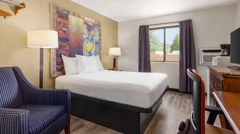 <b>Baymont by Wyndham Hutchinson Room</b>. Images powered by <a href="https://iceportal.shijigroup.com/" title="IcePortal" target="_blank">IcePortal</a>.