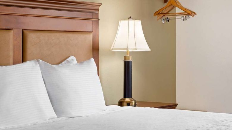 <b>Baymont by Wyndham Hutchinson Room</b>. Images powered by <a href="https://iceportal.shijigroup.com/" title="IcePortal" target="_blank">IcePortal</a>.