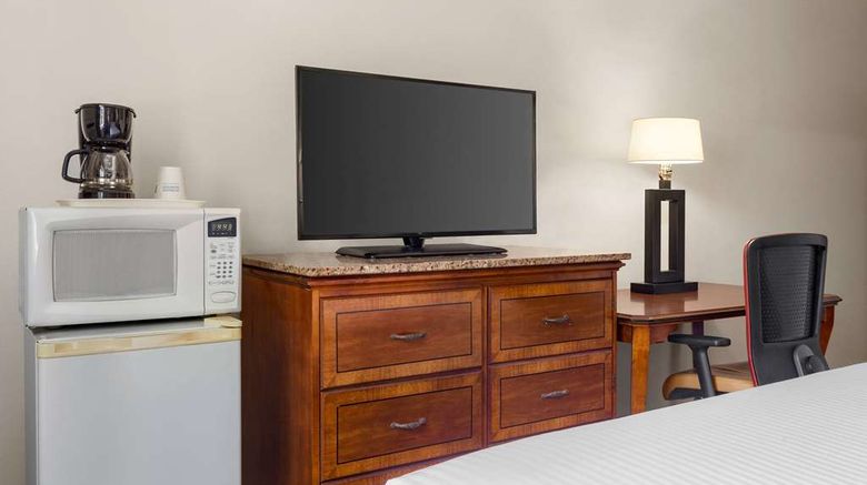 <b>Baymont by Wyndham Hutchinson Room</b>. Images powered by <a href="https://iceportal.shijigroup.com/" title="IcePortal" target="_blank">IcePortal</a>.