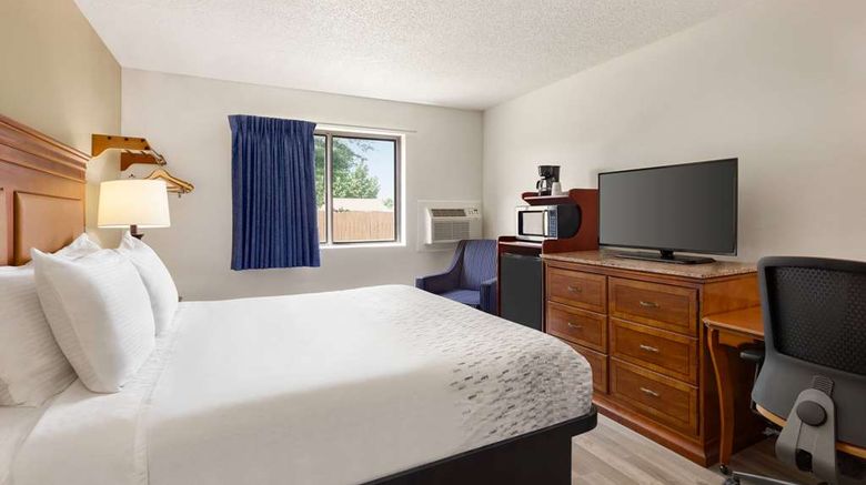 <b>Baymont by Wyndham Hutchinson Suite</b>. Images powered by <a href="https://iceportal.shijigroup.com/" title="IcePortal" target="_blank">IcePortal</a>.