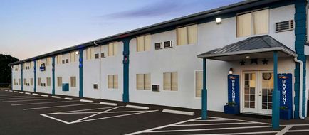 Baymont by Wyndham Hutchinson Exterior