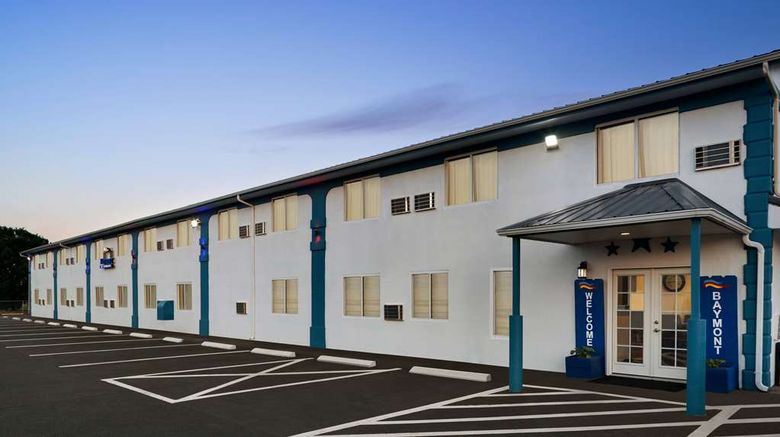 <b>Baymont by Wyndham Hutchinson Exterior</b>. Images powered by <a href="https://iceportal.shijigroup.com/" title="IcePortal" target="_blank">IcePortal</a>.