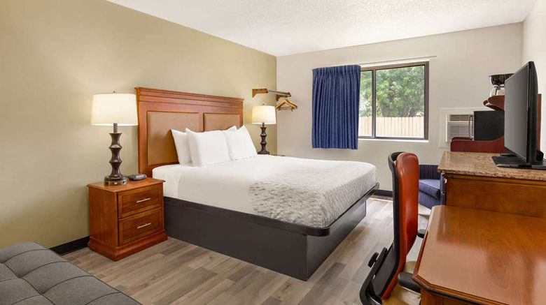 <b>Baymont by Wyndham Hutchinson Suite</b>. Images powered by <a href="https://iceportal.shijigroup.com/" title="IcePortal" target="_blank">IcePortal</a>.