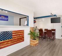 Baymont by Wyndham Hutchinson Lobby