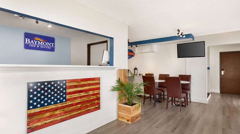 <b>Baymont by Wyndham Hutchinson Lobby</b>. Images powered by <a href="https://iceportal.shijigroup.com/" title="IcePortal" target="_blank">IcePortal</a>.
