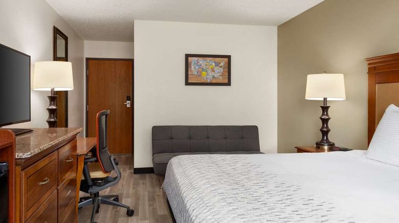 <b>Baymont by Wyndham Hutchinson Suite</b>. Images powered by <a href="https://iceportal.shijigroup.com/" title="IcePortal" target="_blank">IcePortal</a>.