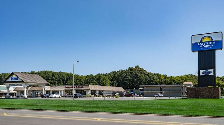 Days Inn and Suites by Wyndham Oxford Exterior