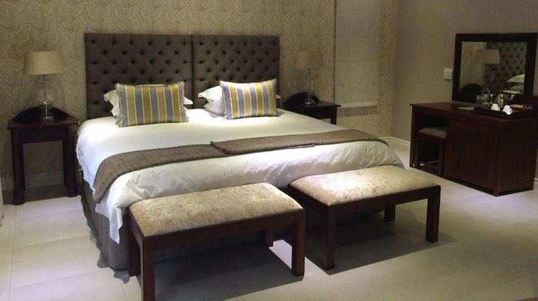 <b>Nut Grove Manor Room</b>. Images powered by <a href="https://iceportal.shijigroup.com/" title="IcePortal" target="_blank">IcePortal</a>.