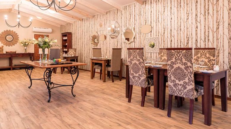 <b>Nut Grove Manor Restaurant</b>. Images powered by <a href="https://iceportal.shijigroup.com/" title="IcePortal" target="_blank">IcePortal</a>.