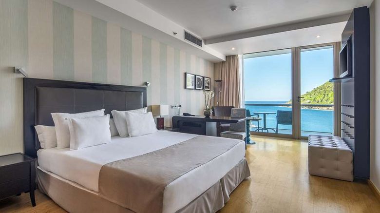 <b>Angra Marina Hotel Room</b>. Images powered by <a href="https://iceportal.shijigroup.com/" title="IcePortal" target="_blank">IcePortal</a>.