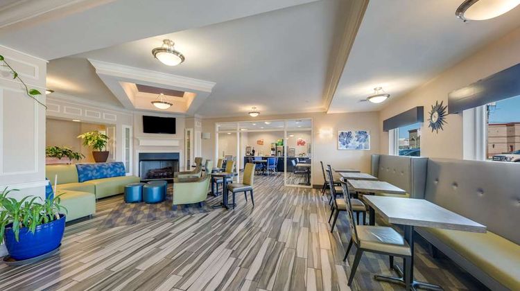Quality Inn & Suites Lobby