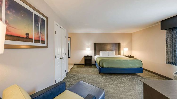 Quality Inn & Suites Suite