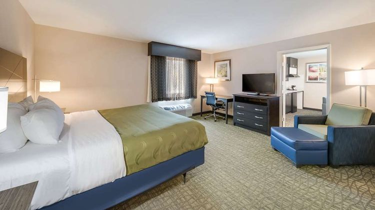 Quality Inn & Suites Suite