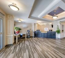 Quality Inn & Suites Lobby