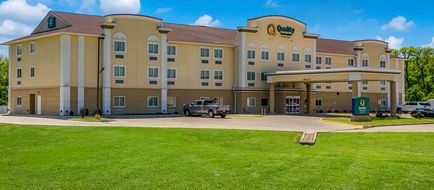 Quality Inn & Suites Exterior