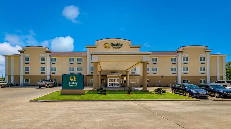 Quality Inn & Suites Exterior
