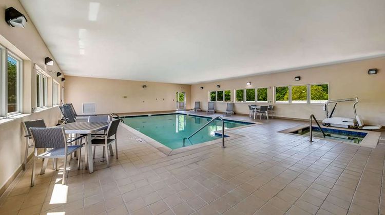 Quality Inn & Suites Pool