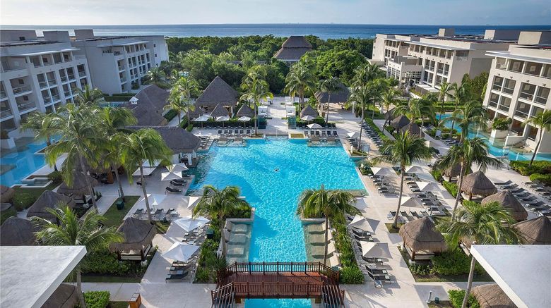 <b>Paradisus La Perla - Adults Only Pool</b>. Images powered by <a href="https://iceportal.shijigroup.com/" title="IcePortal" target="_blank">IcePortal</a>.