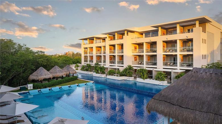 <b>Paradisus La Perla - Adults Only Restaurant</b>. Images powered by <a href="https://iceportal.shijigroup.com/" title="IcePortal" target="_blank">IcePortal</a>.
