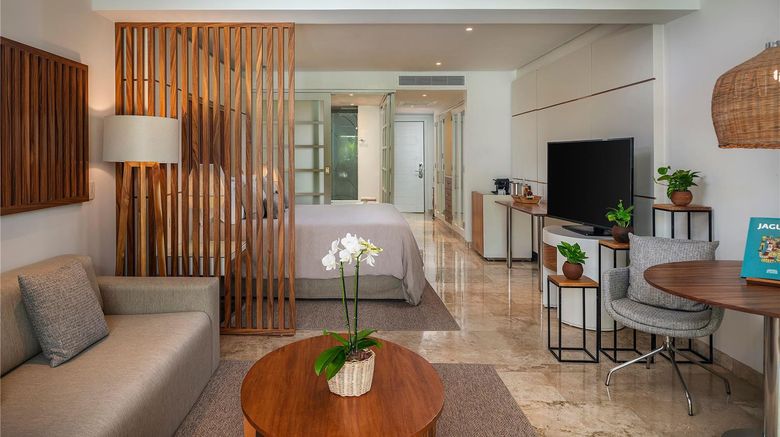 <b>Paradisus La Perla - Adults Only Room</b>. Images powered by <a href="https://iceportal.shijigroup.com/" title="IcePortal" target="_blank">IcePortal</a>.