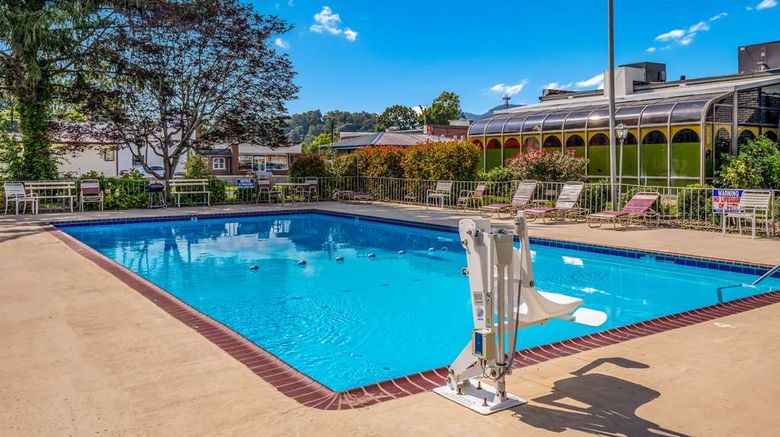 <b>Suburban Studios Pool</b>. Images powered by <a href="https://iceportal.shijigroup.com/" title="IcePortal" target="_blank">IcePortal</a>.