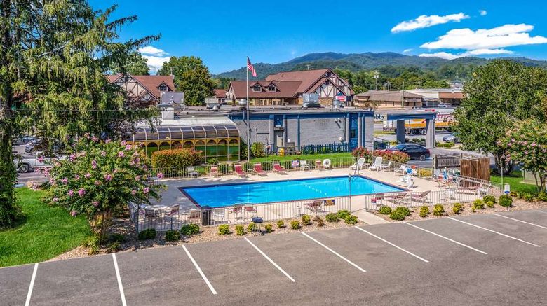 <b>Suburban Studios Pool</b>. Images powered by <a href="https://iceportal.shijigroup.com/" title="IcePortal" target="_blank">IcePortal</a>.