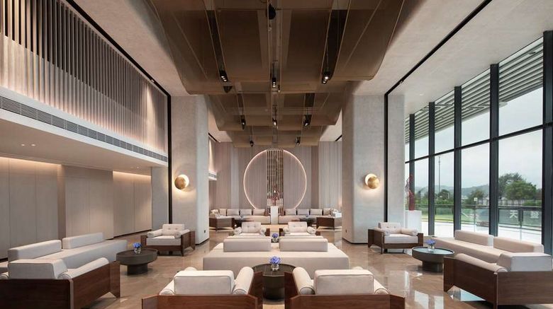 <b>Ramada by Wyndham Double Moon Bay Lobby</b>. Images powered by <a href="https://iceportal.shijigroup.com/" title="IcePortal" target="_blank">IcePortal</a>.