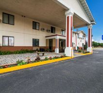 Americas Best Value Inn Fargo Exterior