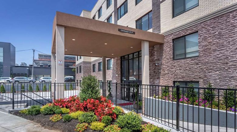 <b>Comfort Inn JFK Airport Exterior</b>. Images powered by <a href="https://iceportal.shijigroup.com/" title="IcePortal" target="_blank">IcePortal</a>.