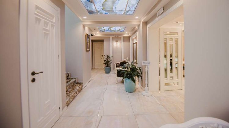 Lot Boutique Hotel and Restaurant Lobby
