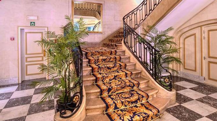 Hotel Le Plaza Lobby