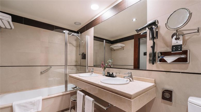 <b>Palacio de Aviles Room</b>. Images powered by <a href="https://iceportal.shijigroup.com/" title="IcePortal" target="_blank">IcePortal</a>.