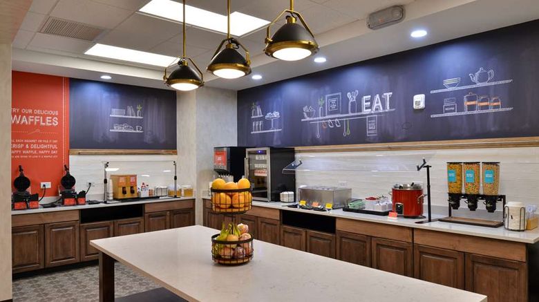 <b>Hampton Inn & Suites Greensboro Downtown Restaurant</b>. Images powered by <a href="https://iceportal.shijigroup.com/" title="IcePortal" target="_blank">IcePortal</a>.