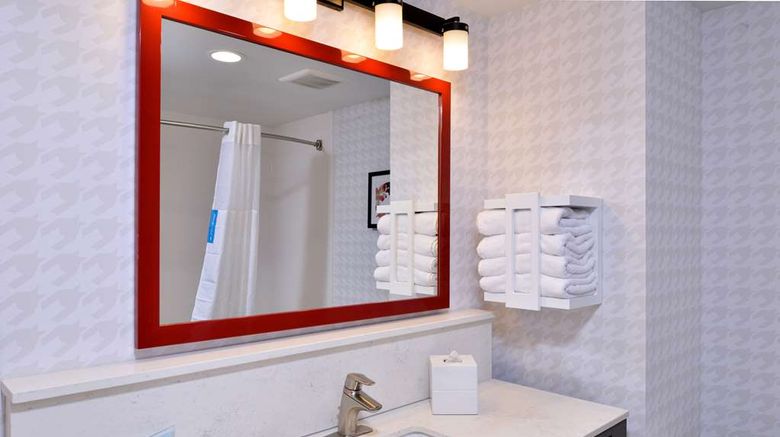 <b>Hampton Inn & Suites Greensboro Downtown Room</b>. Images powered by <a href="https://iceportal.shijigroup.com/" title="IcePortal" target="_blank">IcePortal</a>.