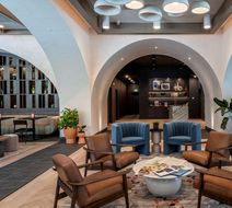 Westley Calgary Downtown, Tapestry Colle Lobby