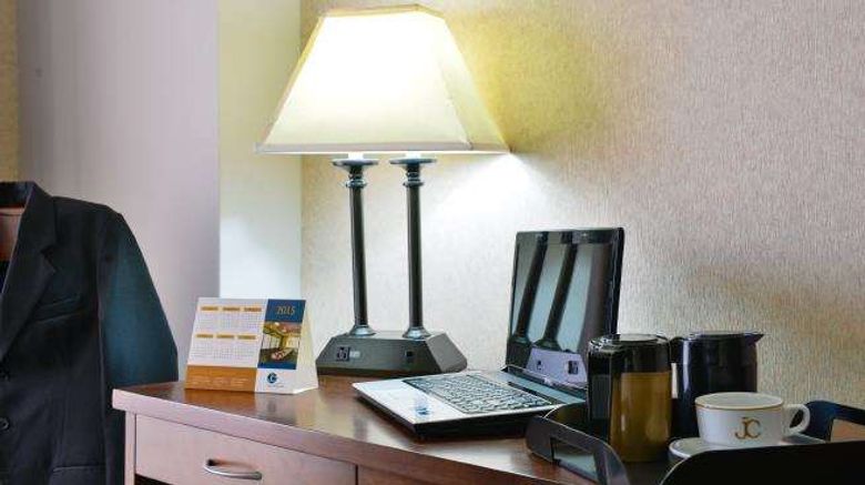 <b>Plaza Juan Carlos Hotel Room</b>. Images powered by <a href="https://iceportal.shijigroup.com/" title="IcePortal" target="_blank">IcePortal</a>.