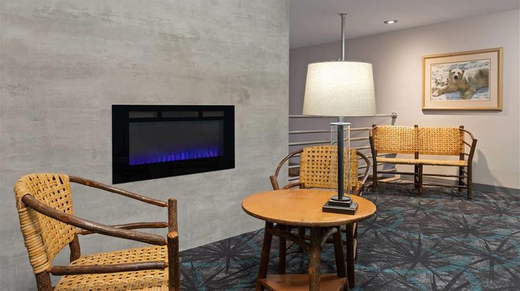 Days Inn & Suites by Wyndham Downtown Lobby