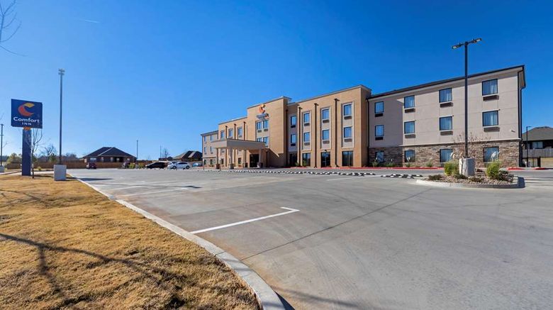 <b>Comfort Inn And Suites Harrah Exterior</b>. Images powered by <a href="https://iceportal.shijigroup.com/" title="IcePortal" target="_blank">IcePortal</a>.