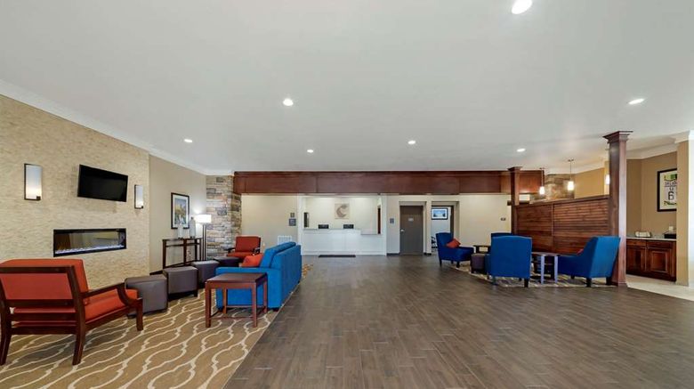 <b>Comfort Inn And Suites Harrah Lobby</b>. Images powered by <a href="https://iceportal.shijigroup.com/" title="IcePortal" target="_blank">IcePortal</a>.