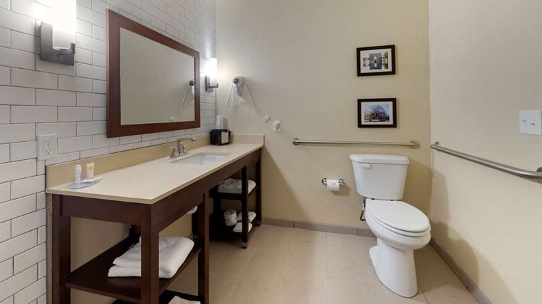 <b>Comfort Inn And Suites Harrah Room</b>. Images powered by <a href="https://iceportal.shijigroup.com/" title="IcePortal" target="_blank">IcePortal</a>.